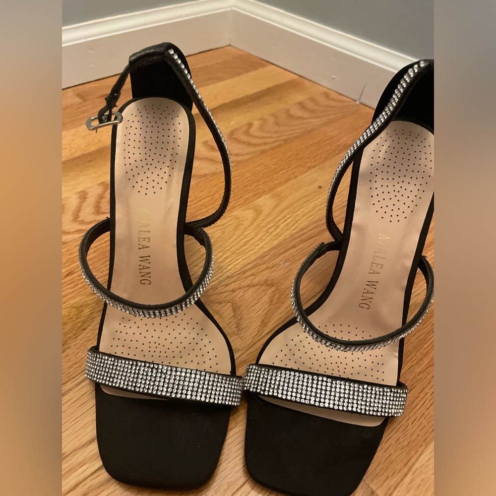 Azalea Wang 7.5 black and silver heels